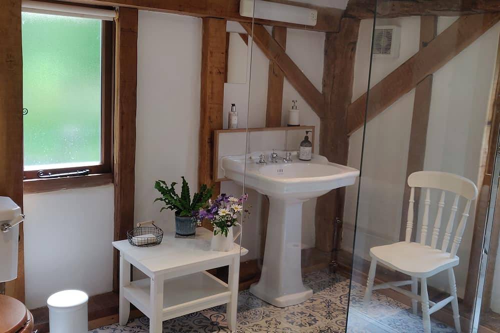 Historic barn in peaceful country village in Buckinghamshire