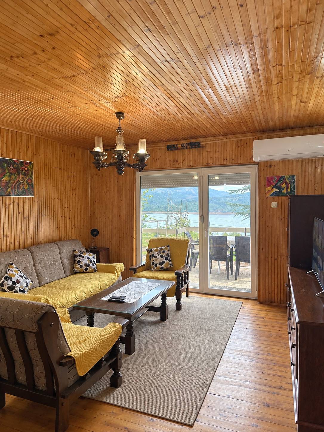 Chalet Mavrovo mit Seeblick in Nordmazedonien