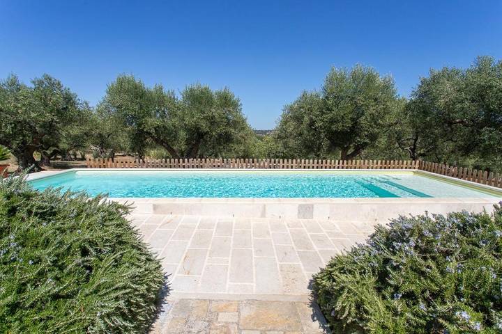 Villa per 4 persone, con giardino e piscina nonché panorama a Putignano
