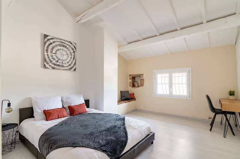 Authentic house and private spa for 18 people in La Baume-de-Transit, Nyons und Umgebung