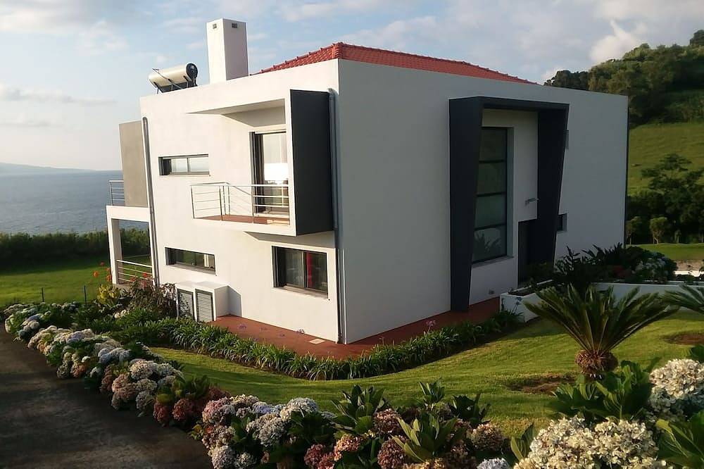 Islas Azores, Faial, frente al mar, casa de vacaciones en alquiler! Segunda planta. in Pedro Miguel, Faial