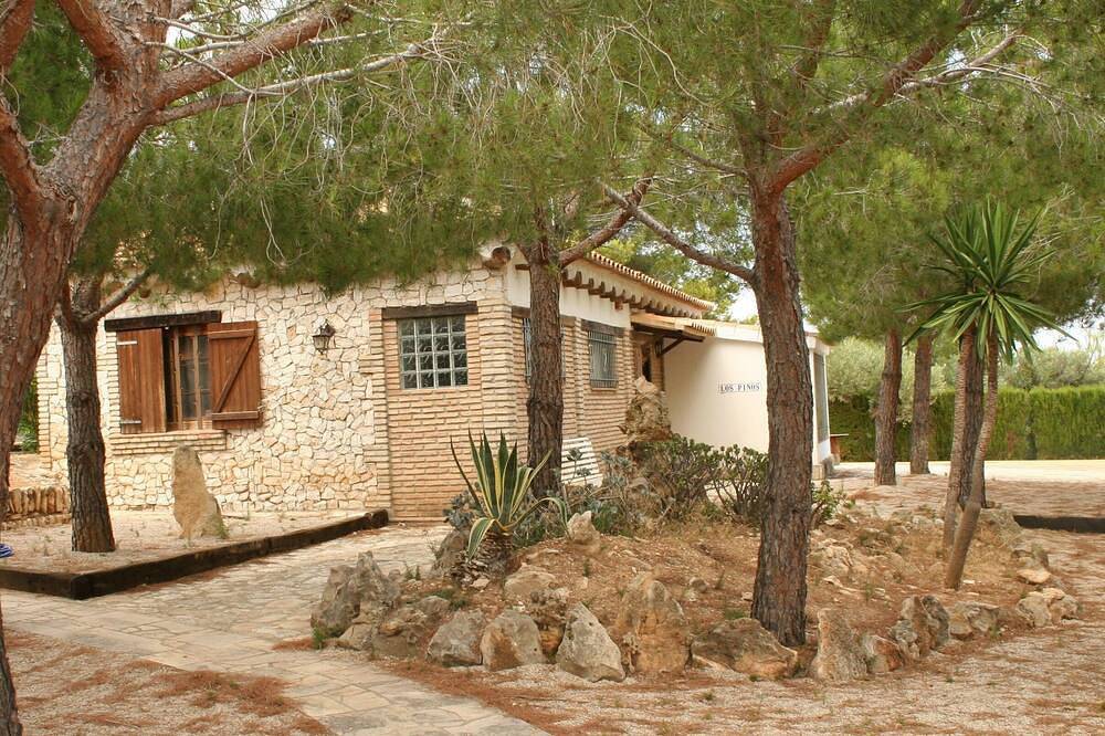 Bungalow 250m van de zee in het schaduwrijke dennenbos, ver van de toeristische drukte in Terres de l'Ebre, Costa Dorada