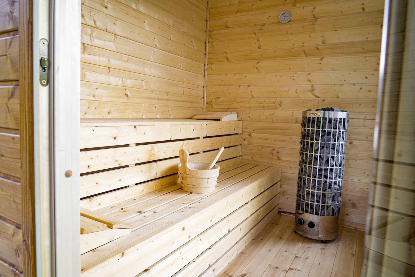 Ferienhaus mit Sauna, Whirlpool, Klimaanlage und großem Garten in Komitat Neuburg