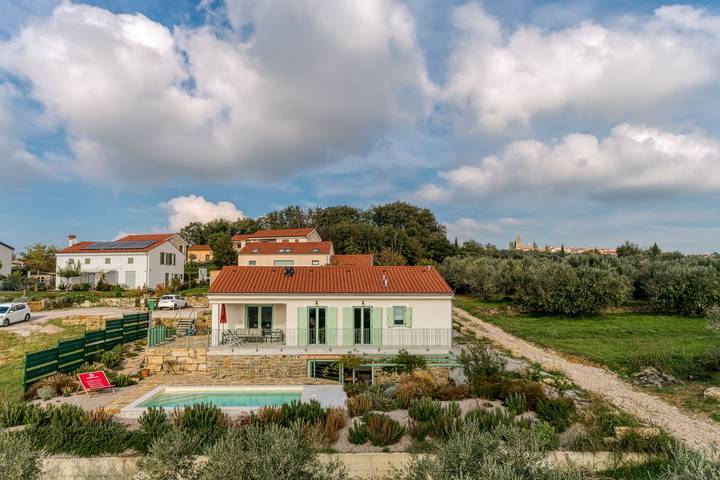 Villa für 7 Personen, mit Sauna und Pool sowie Balkon, kinderfreundlich in Slowenien