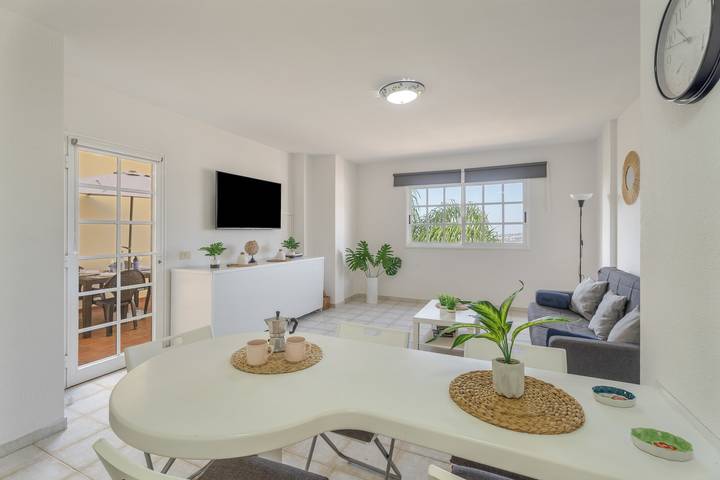Entire apartment, Vacation Apartment 'Balcones Del Atlantico' with Sea View, Shared Pool and Wi-Fi in San Eugenio Alto, Adeje