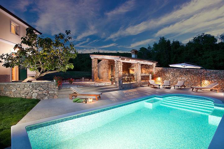 Villa for 9 people, with balcony/terrace and pool as well as terrace, with pets - 1