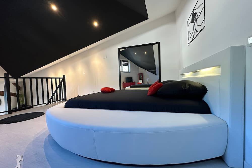 Appartement entier, Love Room de charme avec spa privatif Escapade romantique à 2 pas de la Belgique in Bogny-sur-Meuse, Parc naturel régional des Ardennes