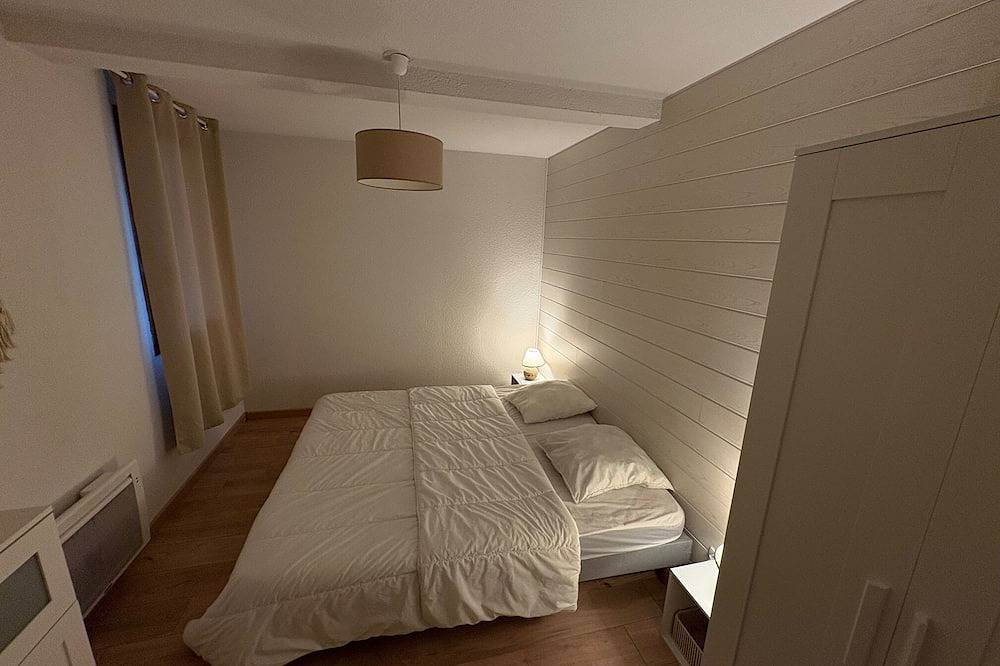 Entire apartment, Charming apartment facing the mountains - close to the town center in Arreau, French Pyrenees