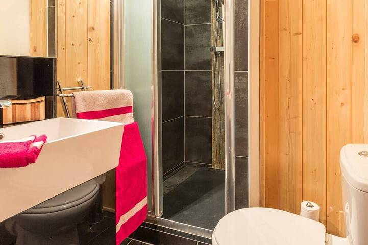Ganze Wohnung, Renoviertes Studio nahe Pisten, Parkplatz, ausgestattete Küche in La Salle-les-Alpes, Serre Chevalier