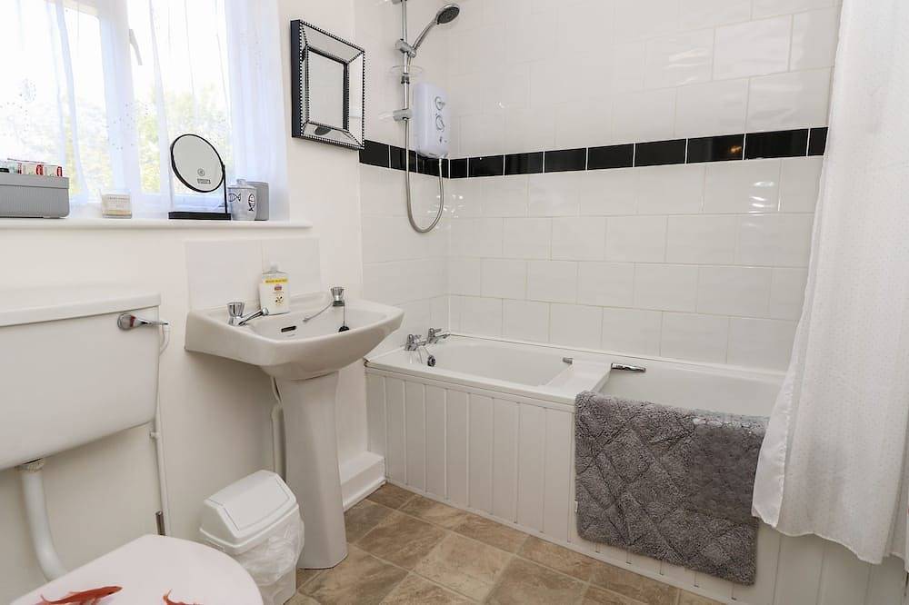 Castle Cottage, pet friendly, with a garden in Carisbrooke in Newport (Isla de Wight), Isla de Wight