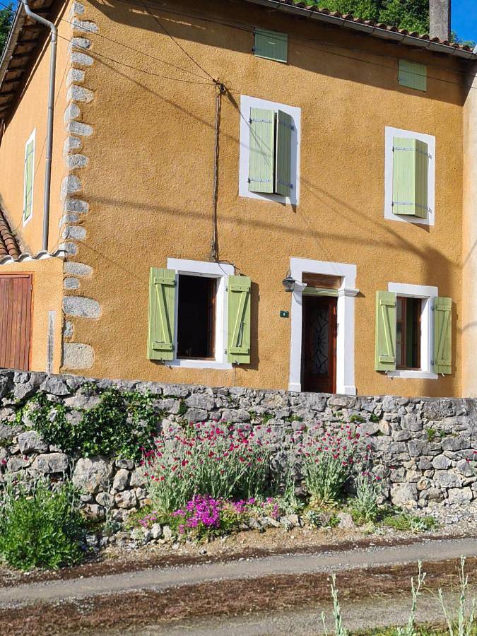 Location de vacances pour 6 personnes, avec terrasse à Estadens