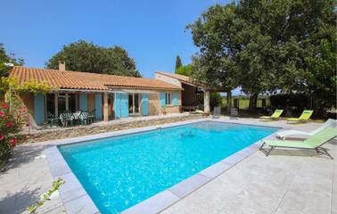 Gîte pour 6 personnes, avec jardin ainsi que piscine et terrasse à La Baume-de-Transit