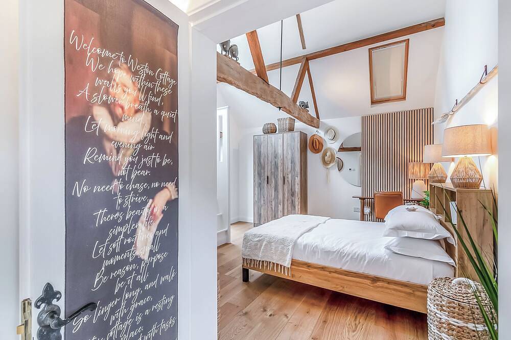 Weston Cottage in Woking, Surrey