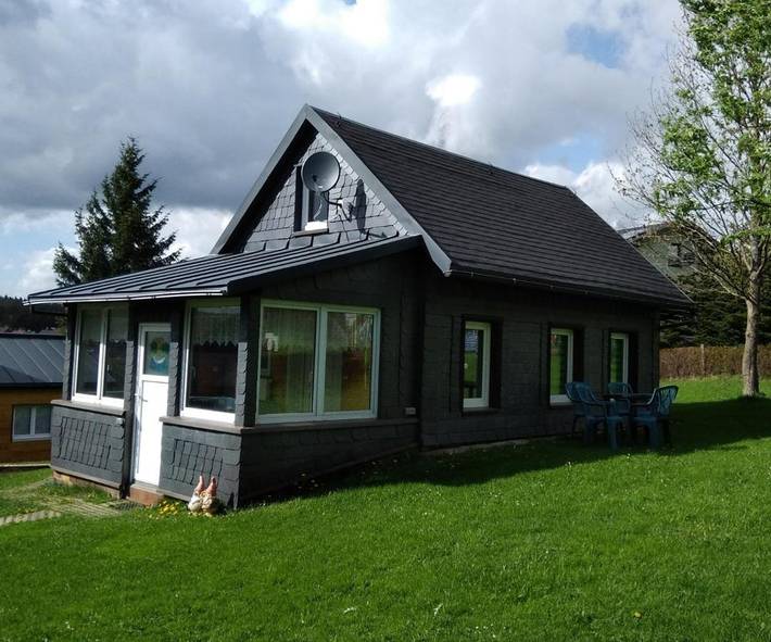 Ferienhaus für 4 Personen, mit Terrasse und Garten sowie Pool und Ausblick