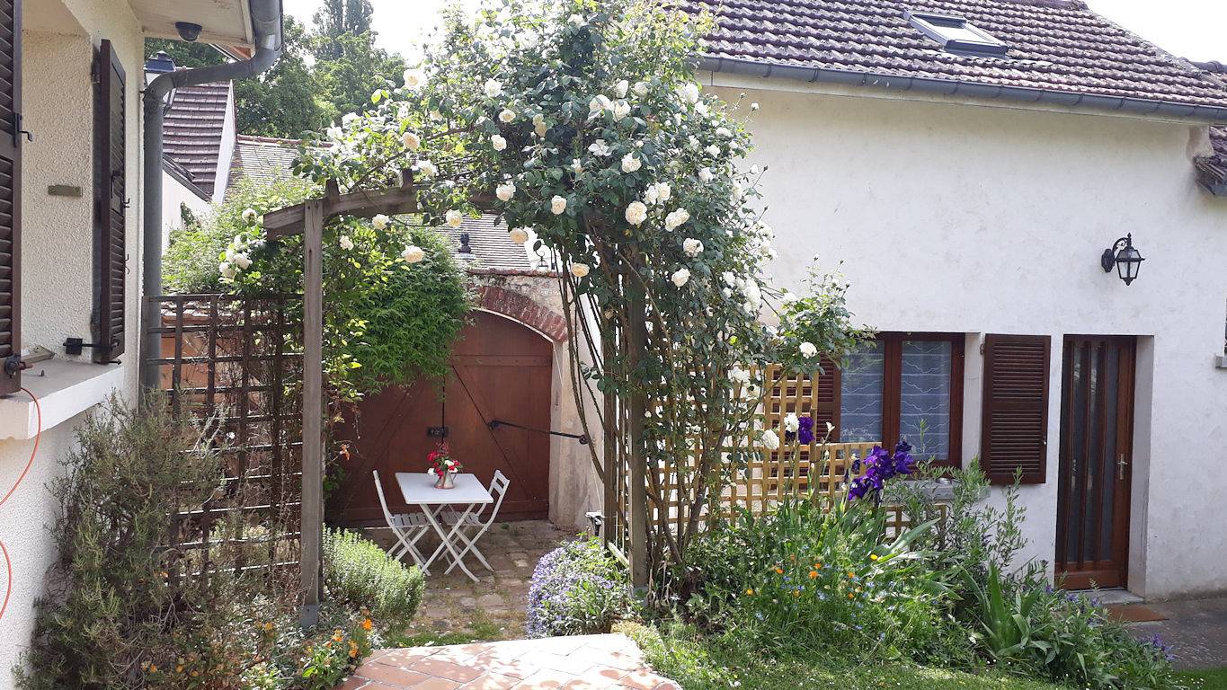 La Maison de Mouni in Maule, Yvelines