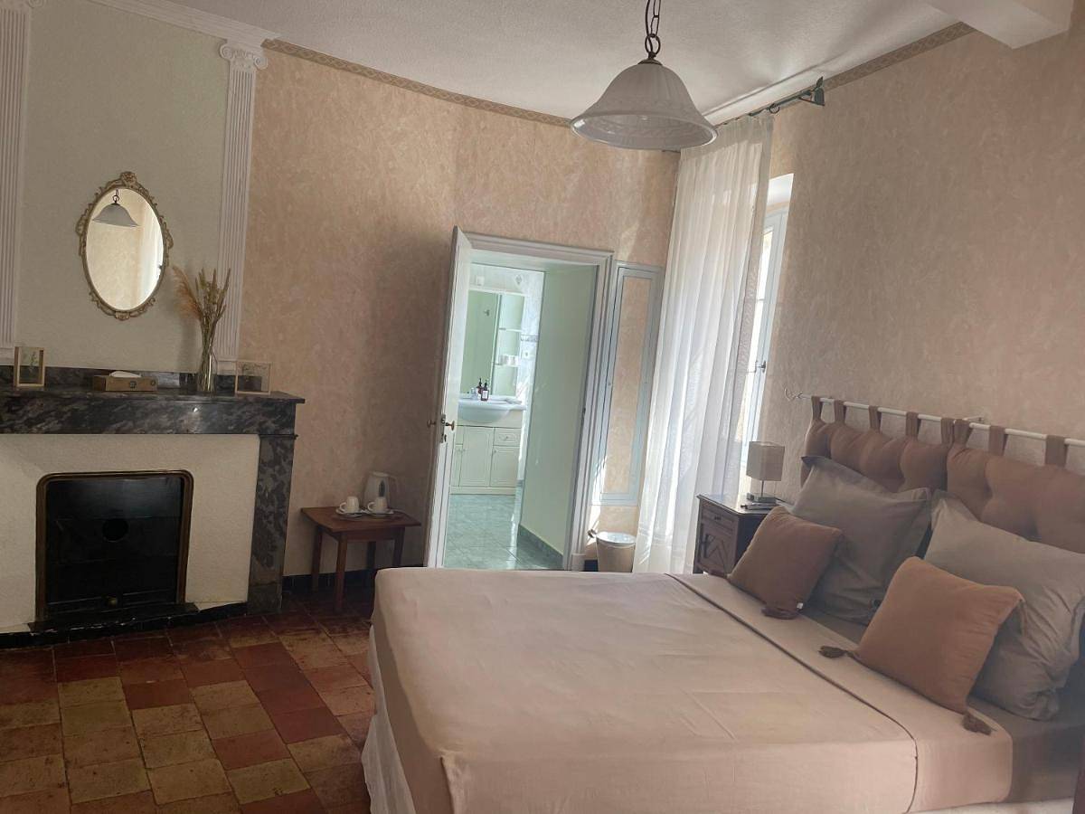Double Room with Private External Bathroom in Alet-les-Bains, Région de Limoux