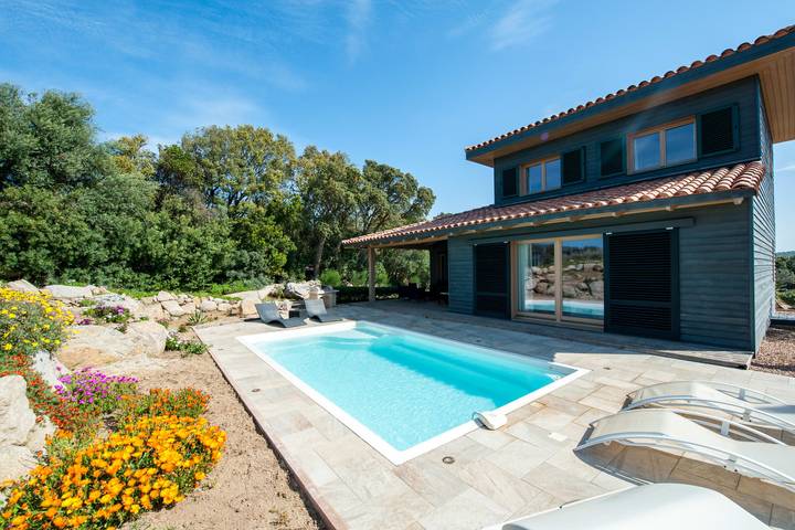 Villa pour 6 personnes, avec jardin et piscine en Corse-du-Sud