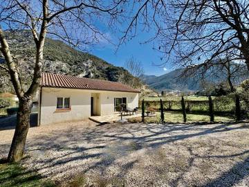 Villa pour 8 personnes, avec terrasse ainsi que jardin et vue dans l' Ariège