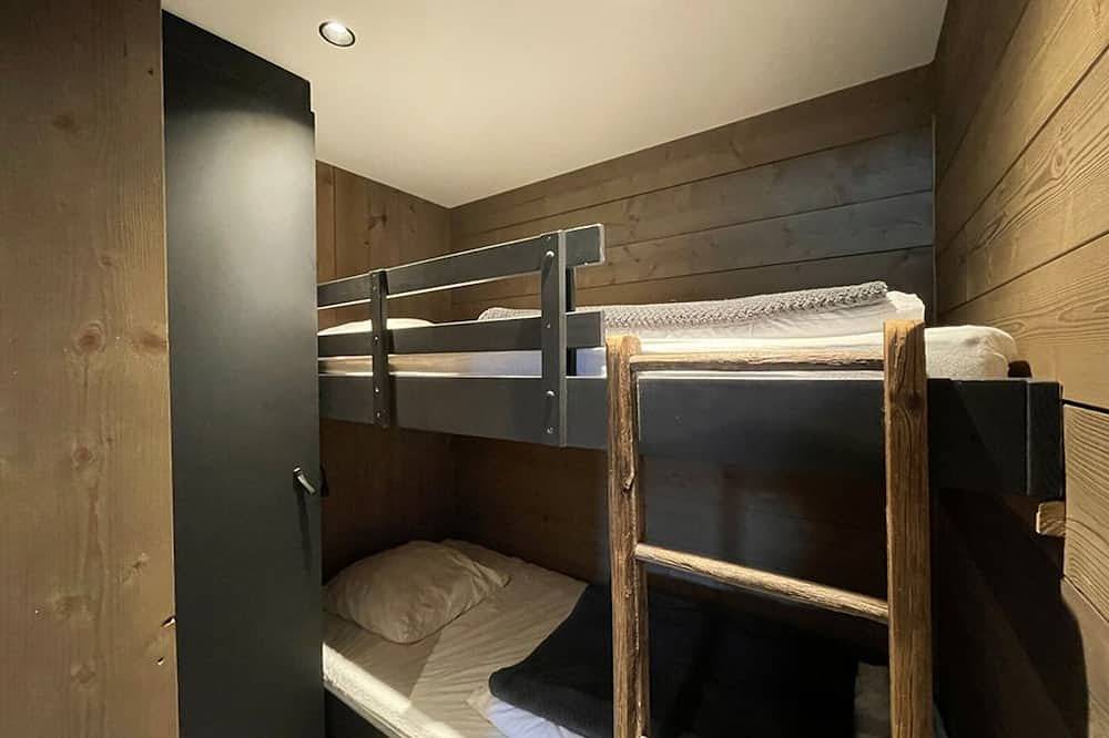 Appartement entier, Appartement rénové, 6 pers, 2 ch + coin montagne, centre Crest-Voland, parking, skiroom, Wifi in Crest-Voland, Région d'Albertville