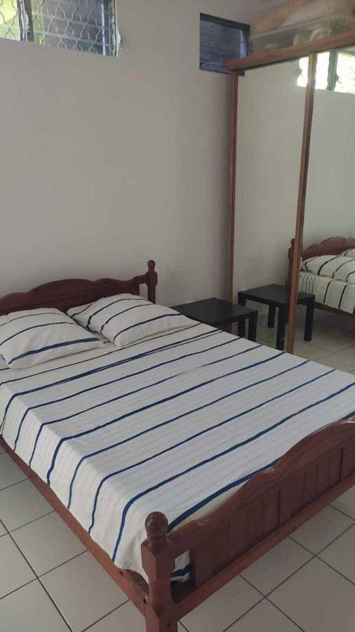 Gîte pour 3 personnes, avec terrasse dans Église catholique de Sainte-Anne - 2