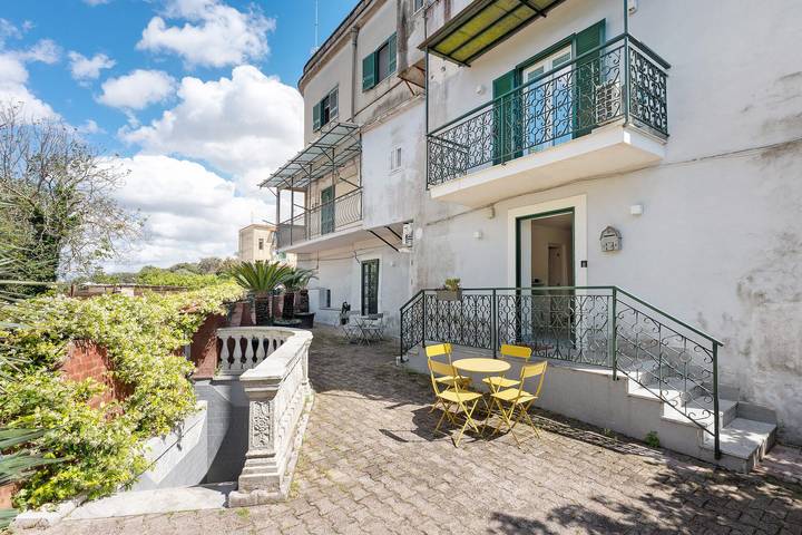 Appartamento per 6 persone, con Balcone e Giardino a Napoli