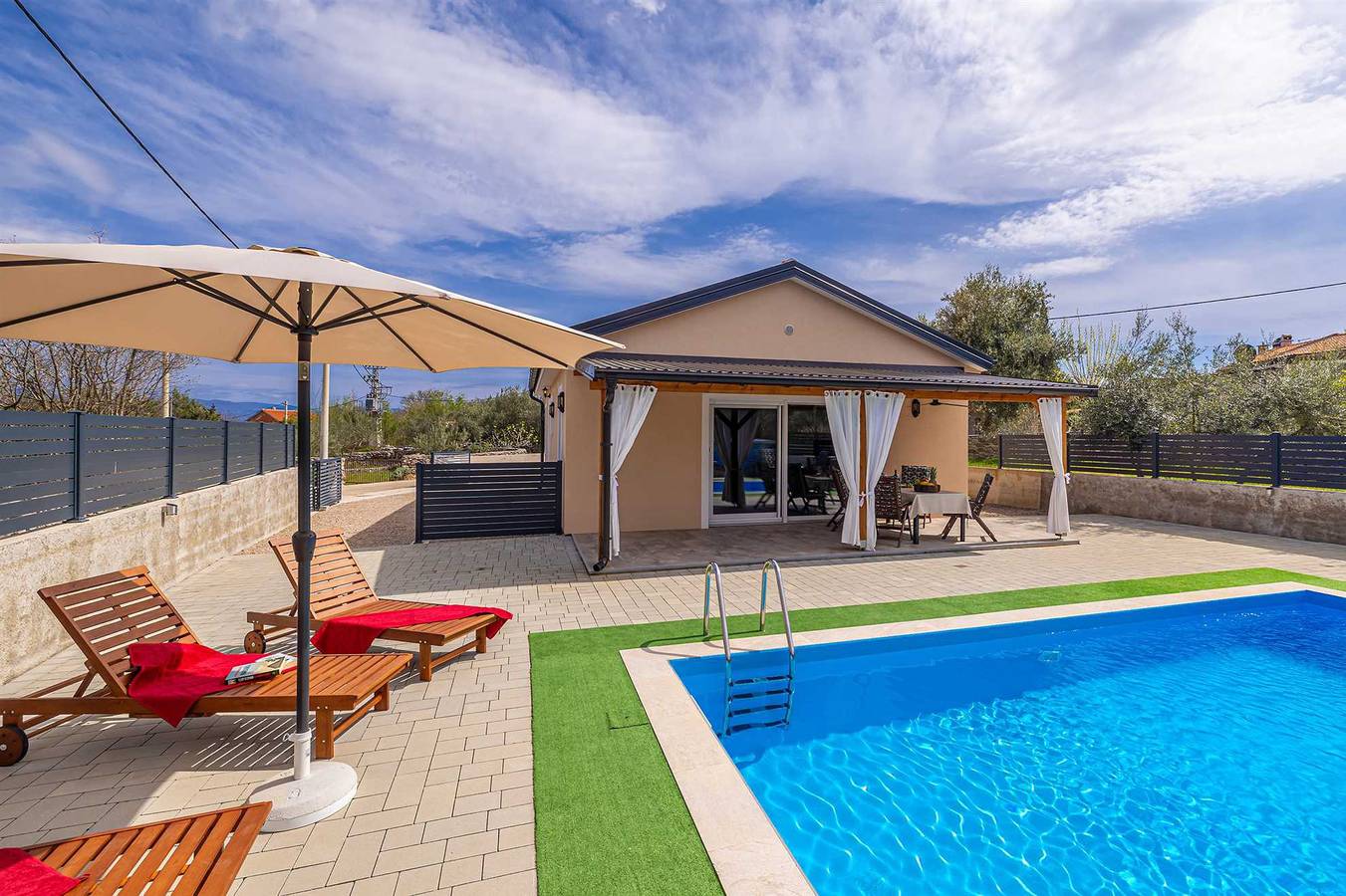 Ferienhaus Aslan mit Pool in Žestilac, Dobrinj
