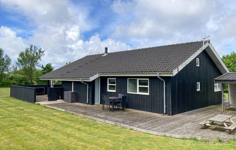 Ferienhaus für 6 Personen, mit Whirlpool und Terrasse sowie Garten und Sauna in Tranum Strand