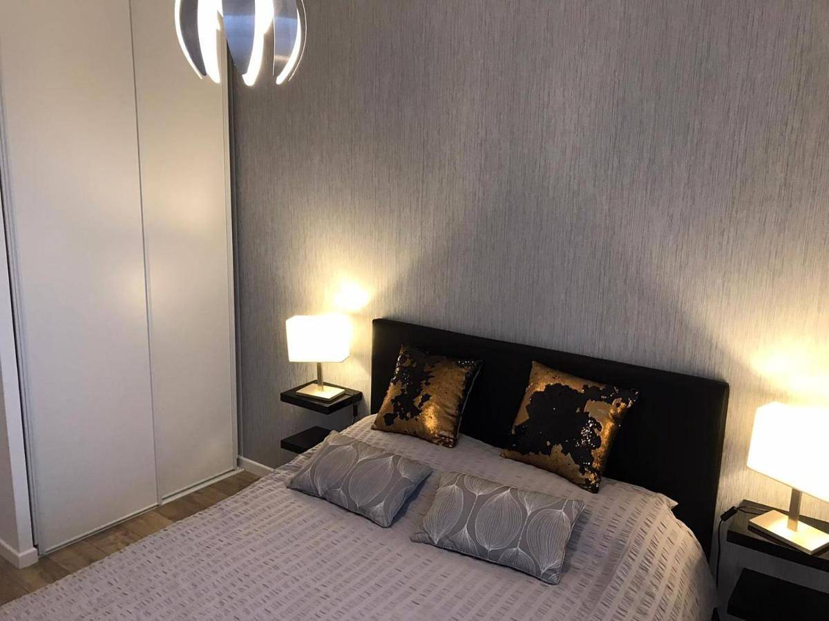 Appartement entier, Three-Bedroom Apartment in Les Ulis, Essonne