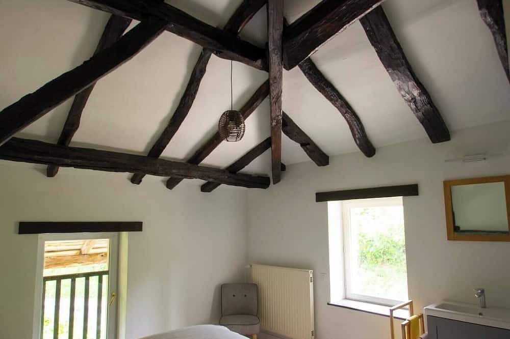 Maison en pierre avec vue in Deux-Grosnes, Région de Villefranche-sur-Saône