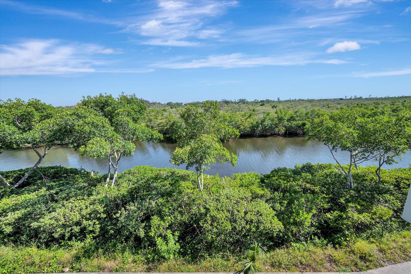 Apartamento entero, Mangrove Waterway View  Sleeps 4  Pool   Courts in Tampa Bay