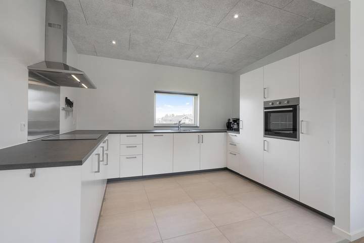 Luxury holiday home with outdoor hot tub, games room with pool table and fireplace in Nørre Nebel, Región de Varde