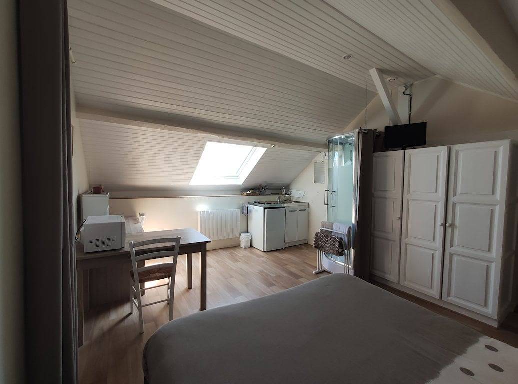 Chambres d'hôtes La Petite Charnasserie - Chambre Mayenne in Angers, Vallée de la Loire