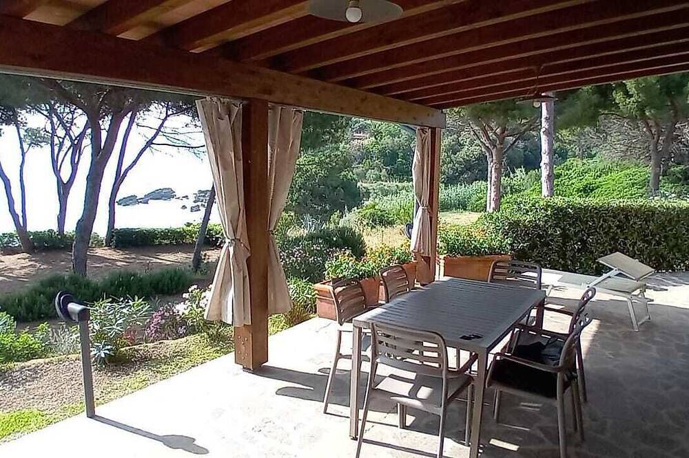 Meraviglioso Villino Direttamente Sul Mare con posto auto e aria condizionata! in Morcone, Isola d'Elba