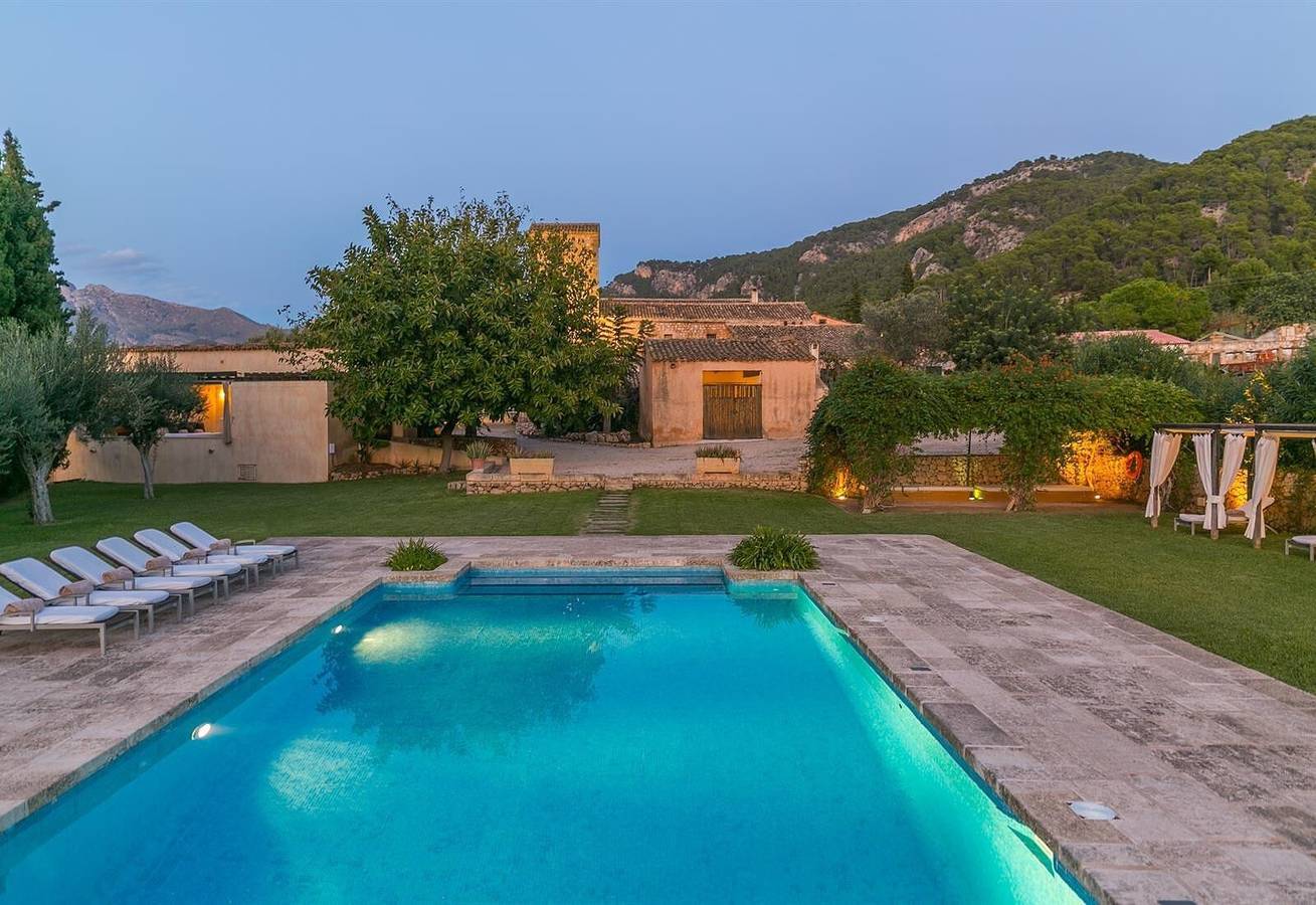 Casa rural 'Historica House con piscina, Wi-Fi gratis y vistas a la montaña' in Andrach, Mallorca Oeste