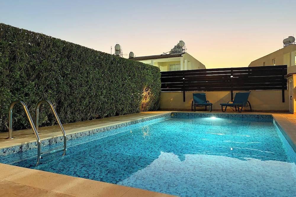 Two Bedroom Semi-detached House With Private Pool, A/c, Wifi in Kato Paphos in Paphos, Südzypern