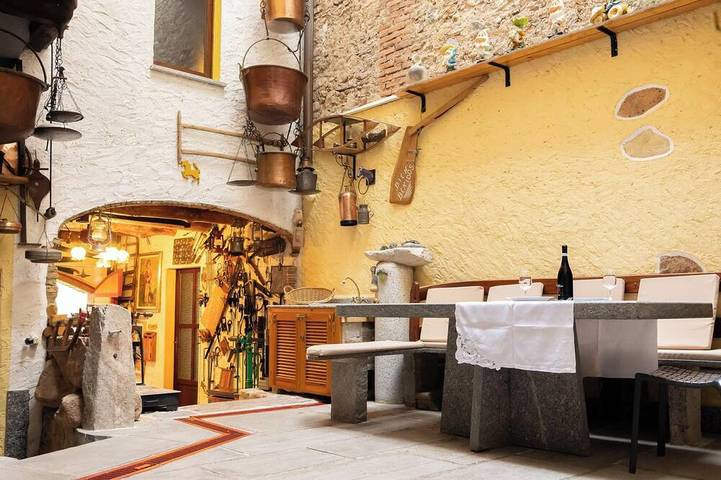 Ferienwohnung für 19 Personen, mit Balkon und Garten in Brusimpiano Gemeinde