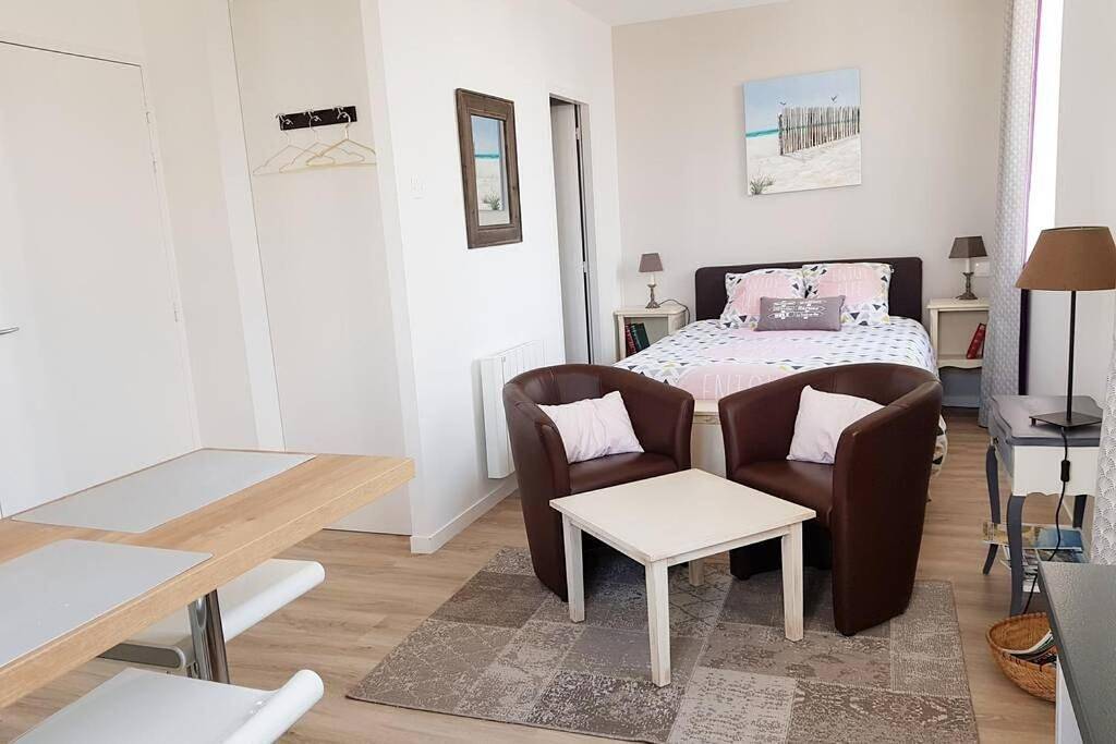 Appartement entier, Studio Cosy Les Roses Tremieres 3 étoiles centre Plouharnel proche mer in Plouharnel, Côte des Mégalithes