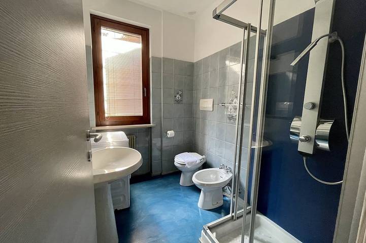 Ganze Wohnung, Panoramische Wohnung Im Stadtzentrum Mit Garten in Brenzone, Gardasee-Berge