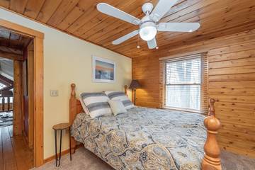 Log Cabin for 10 Guests in Deep Creek Lake, Garrett County, Picture 4