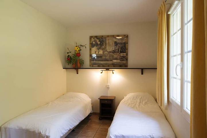 Location de vacances pour 6 personnes, avec terrasse et piscine, animaux acceptés à Vasles - 3