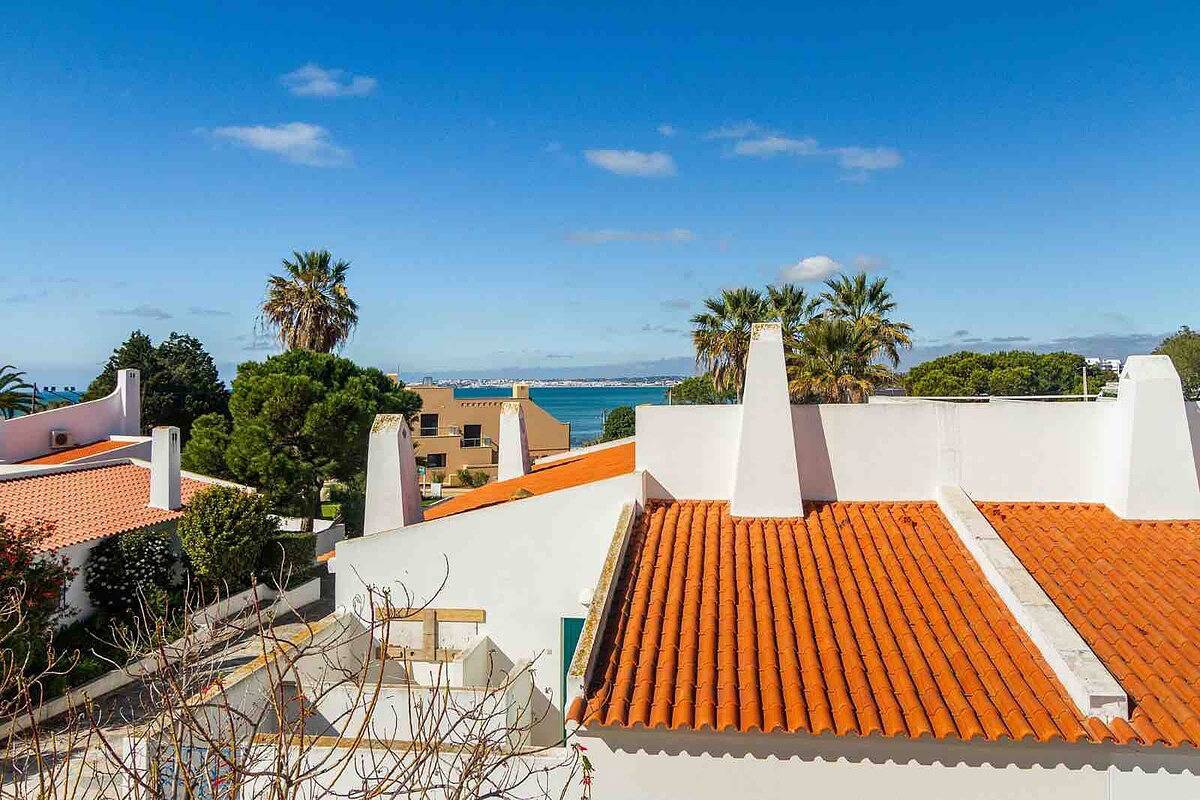 Liiiving in Algarve | Alvor Blue Villa in Praia da Prainha, Alvor