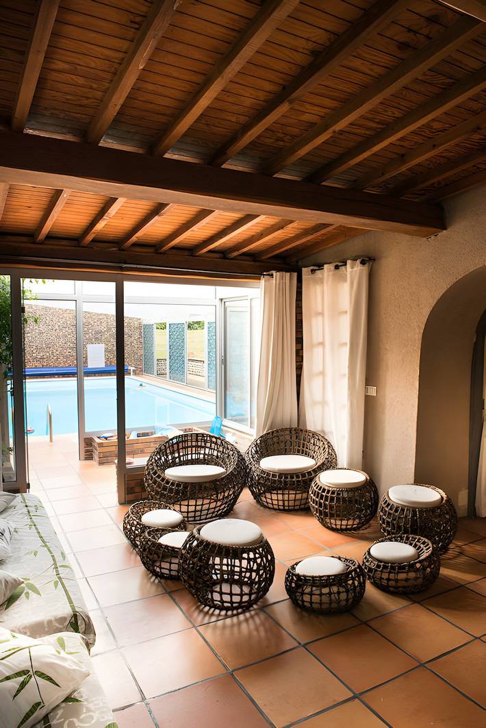 Gîte Au Bonheur Des Retrouvailles : piscine privée, terrasse, Wi-Fi, 12-15 pers. in Denonville, Région de Chartres