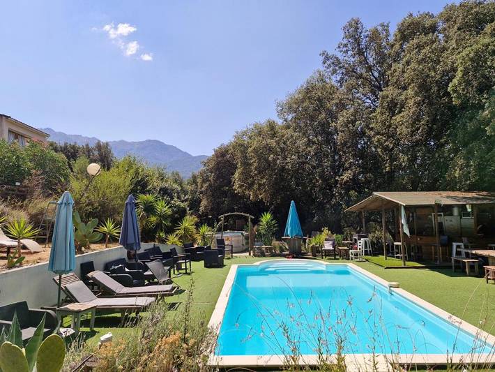 Location de vacances pour 10 personnes, avec piscine et sauna ainsi que jardin et vue, animaux acceptés à Petreto-Bicchisano