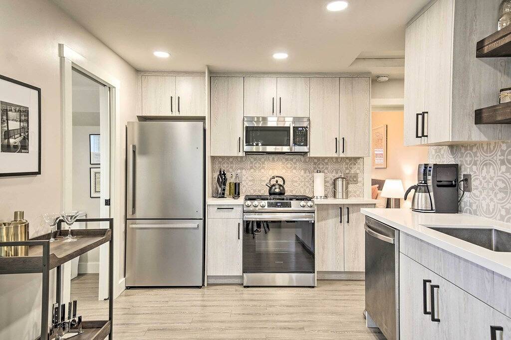 Chic Lincoln City Retreat on Oregon Coast in Oceanlake, Lincoln City