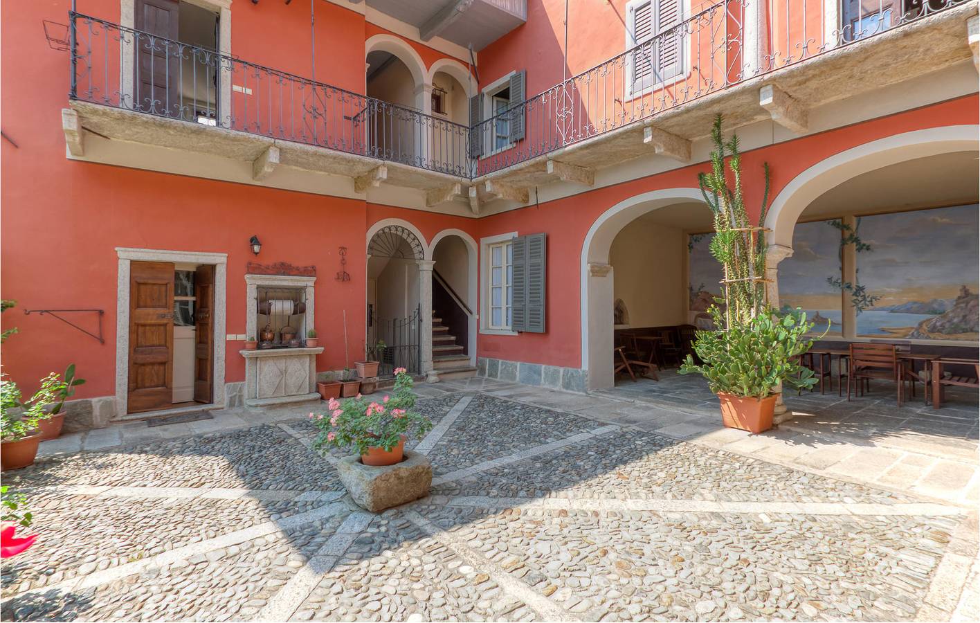 Ganze Ferienwohnung, Wohnung mit Außenpool in der Nähe des Lago d'Orta in Carcegna, Miasino Gemeinde