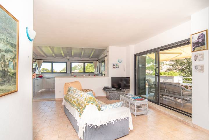 Accogliente casa vacanze con vista panoramica, terrazza e giardino in San Pantaleo, Olbia