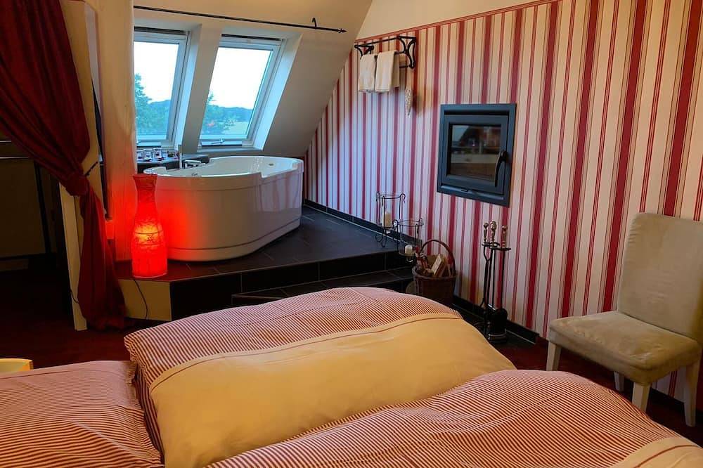 Ganze Wohnung, Romatische Wohnung auf dem Land mit Loggia, Saunabereich, Garten, Teich, Pferde in Güby, Rendsburg-Eckernförde