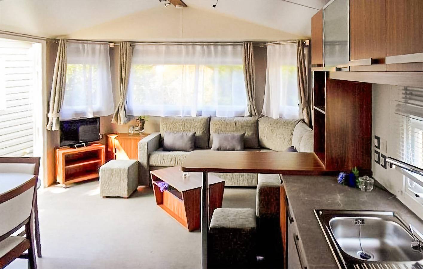 Mobil-home confortable avec piscine, WiFi et jardin, à 1,5 km de la plage in Saint-Brevin-les-Pins, Côte de Jade