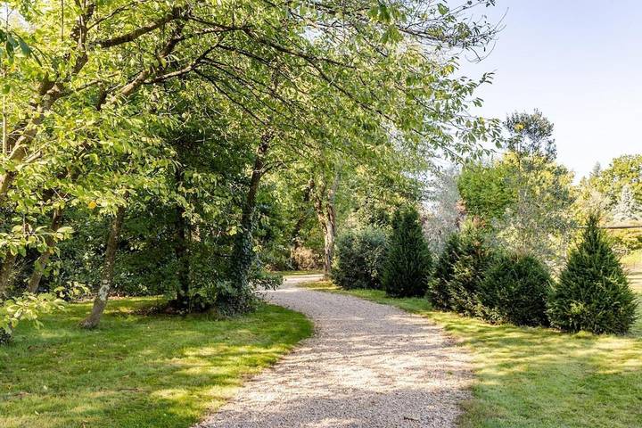 Location de vacances pour 8 personnes, avec jardin ainsi que piscine et vue à Sainte-Euphémie - 3