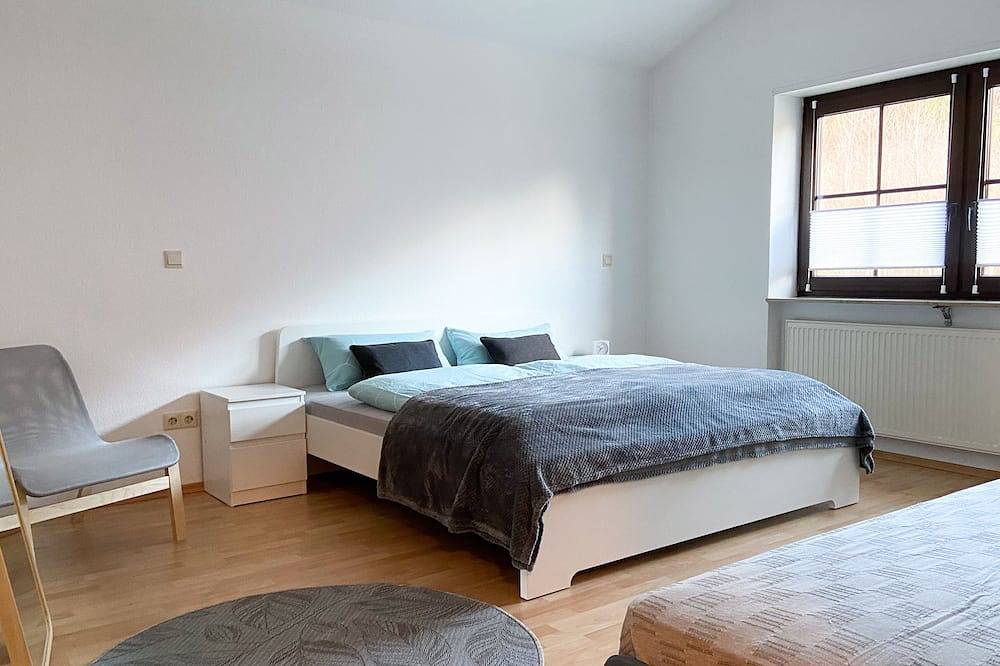 Ganze Wohnung, Neu eingerichtete Ferienwohnung mit traumhaftem Blick auf die Burg in Dahn, Pfalz